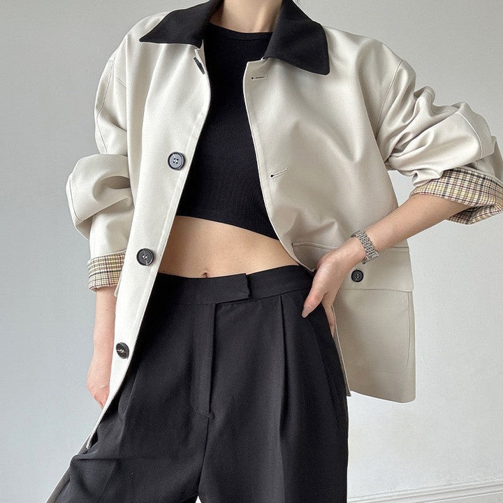 Dam Boxy kort jacka in lätt trench stil med kontrast krage och Checked ärm mudd