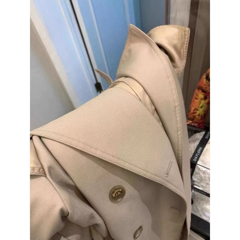 Dam elegant midi trenchcoat med oversize shoulder flap, gathered ärmar, och midja-defining knytband