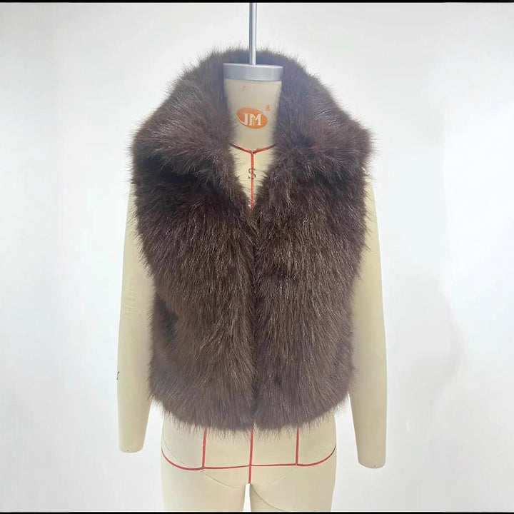 Dam lyxig faux fur väst med voluminous sjalkrage och cropped silhuett