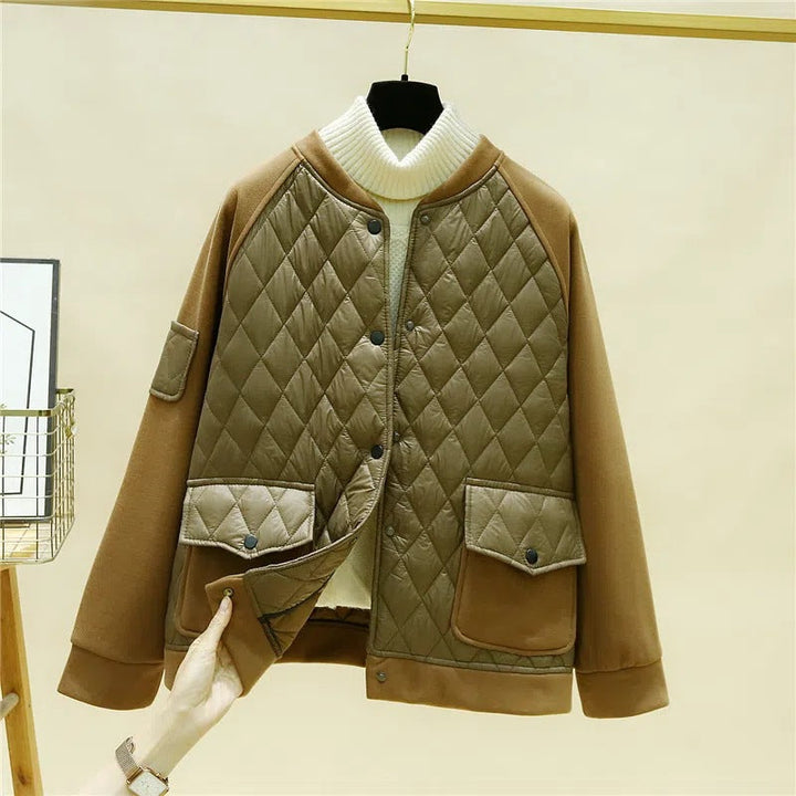 Dam quiltad baseball bomberjacka med diamond stitching, flap fickor, och elastiska muddar