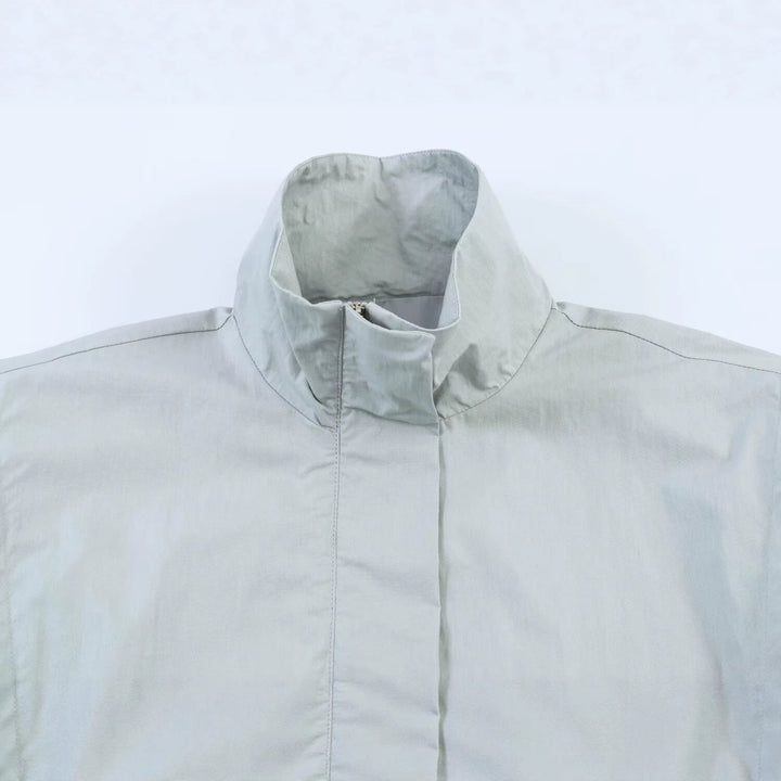 Dam Kort Windbreaker med Stå Krage, Oversize Ärmar och Dold Front
