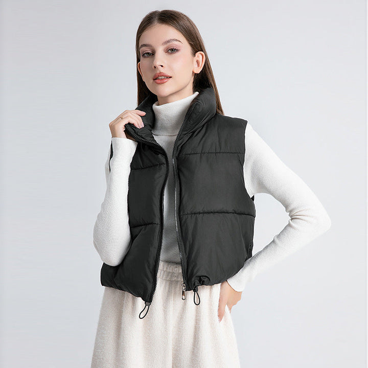 Dam ultra-light kort vadderad väst med high ståkrage, two-way dragkedja och adjustable drawstring fåll