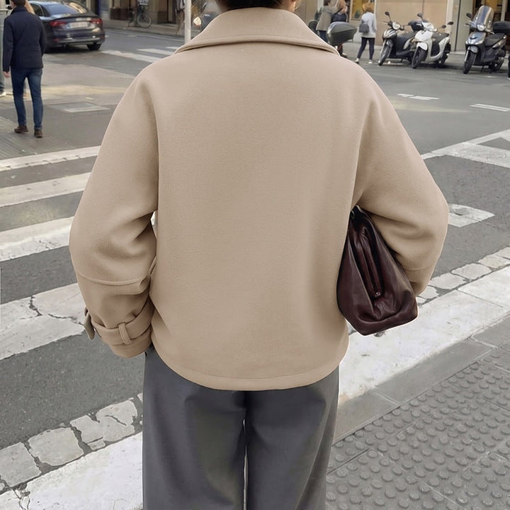 Dam Kort Skärning Ullblandning Boxig Kappa med Skjortkrage och Adjustable Muddar