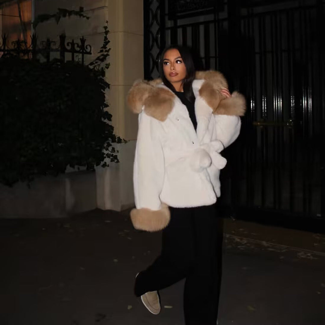 Dam kort kappa med huva och belted midja gjord faux fur