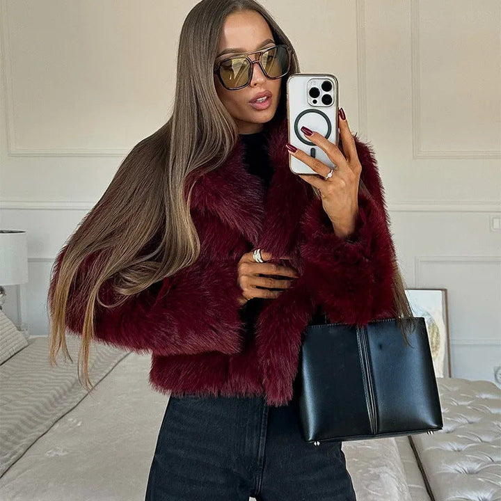 Dam 200+ Kort Kort Faux Fur Jacka med Wide Shawl Krage och Velvety Inner Foder