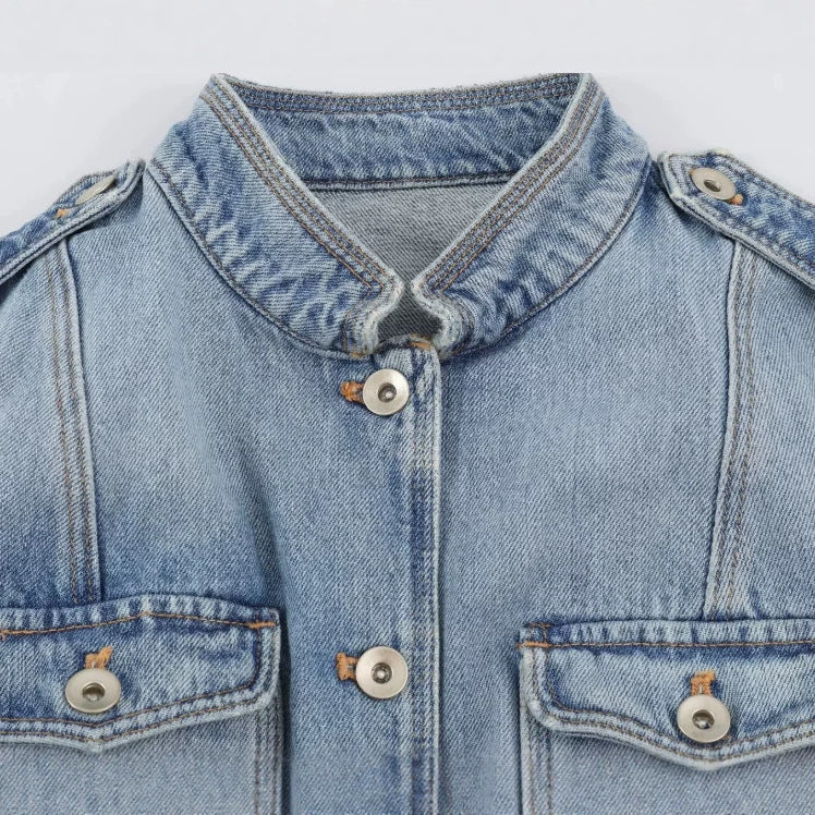 Dam Utility-Stil Denimjacka med Stå Krage, Flapped Fickor, och Shoulder Patches