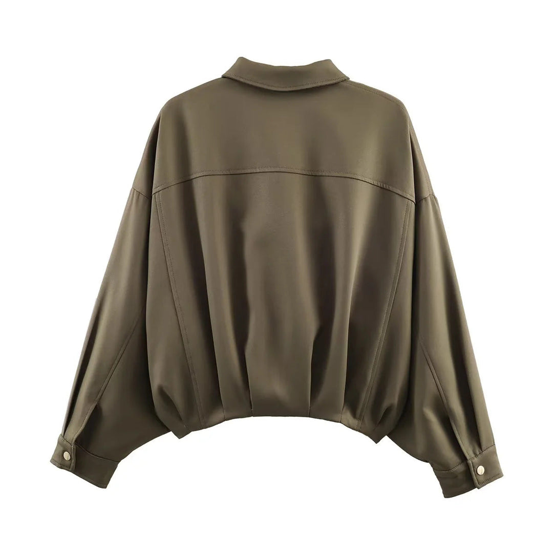 Dam oversized utility jacka med oversized flap fickor, dropped axel, och elastic waistband