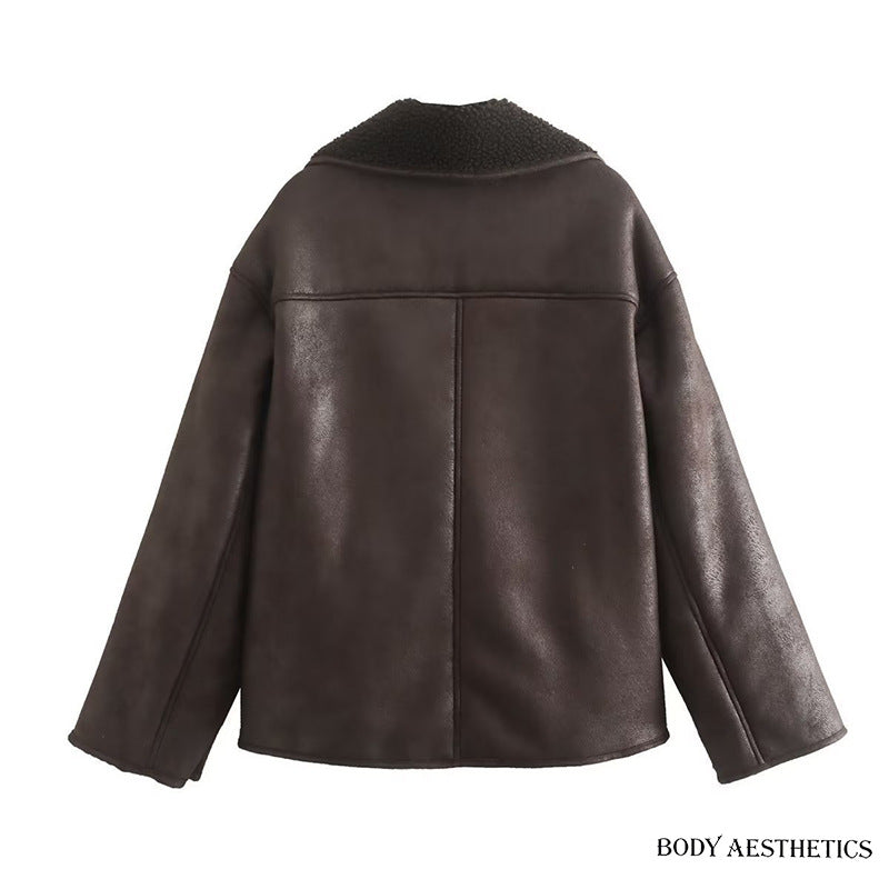 Dam kort jacka in Lambskin look med teddyfoder och knappslå