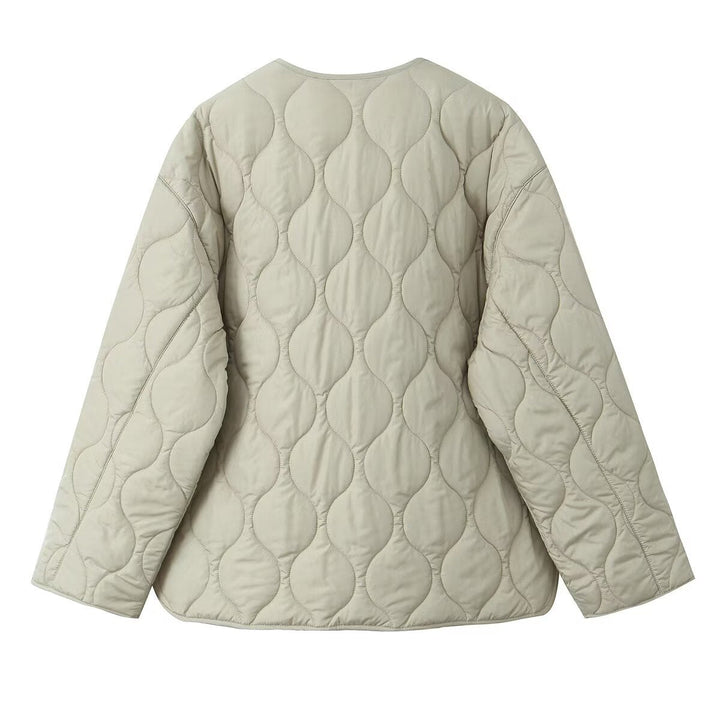 Dam vadderad oversize quiltad jacka med round neckline, hel dragkedja och two påsydda fickor