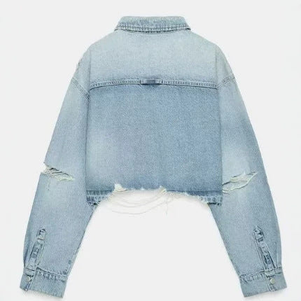 Dam Kort Denimjacka i Boxig Skärning med Frayed Nederkant och Patch Chest Ficka