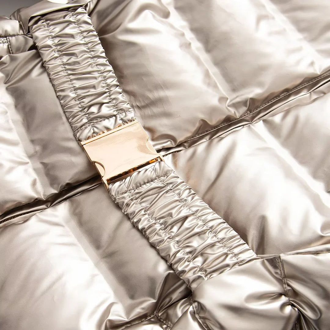 Dam quiltad glossy quiltad jacka med huva, vadderad värmefoder och elastic waistband