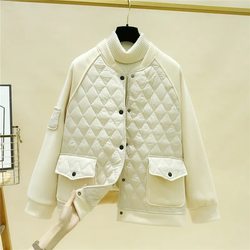 Dam quiltad baseball bomberjacka med diamond stitching, flap fickor, och elastiska muddar