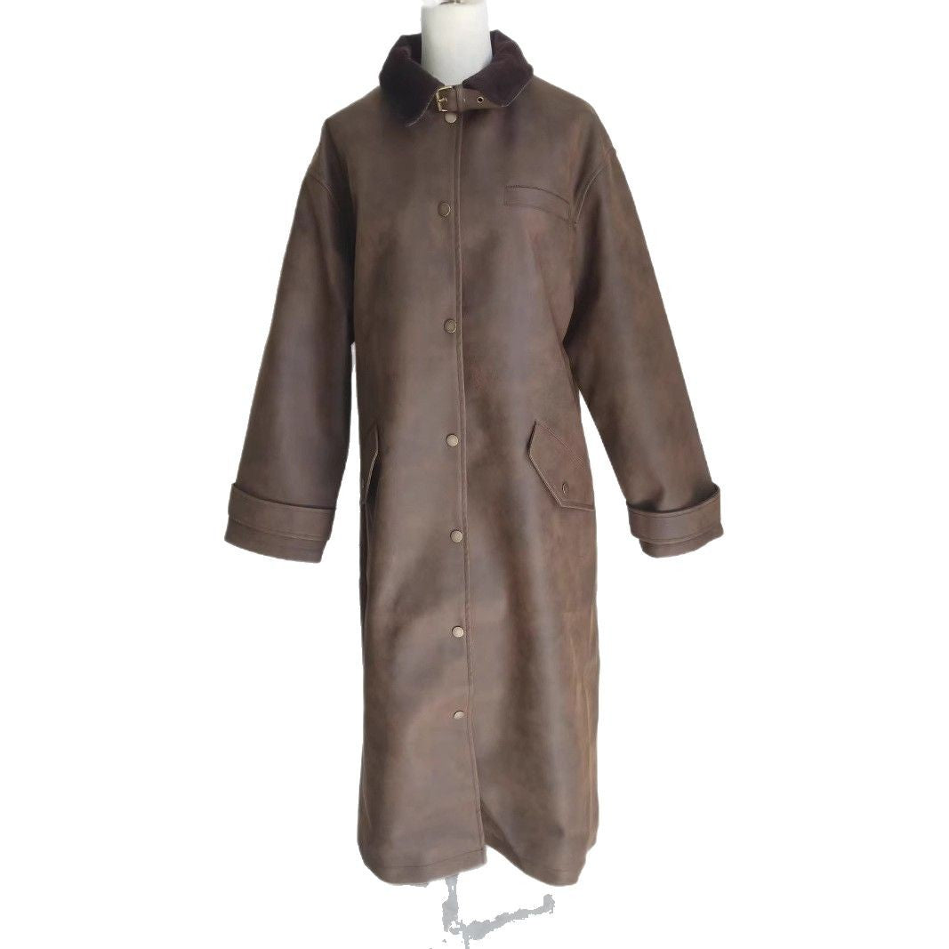 Dam extra lång oversized konstläder kappa med adjustable krage strap, snap button front, flap fickor, och vida ärmar