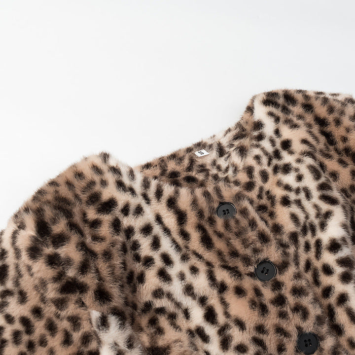 Dam Kort Jacka Tillverkad av Faux Fur med Leopard Mönster och Round Neckline