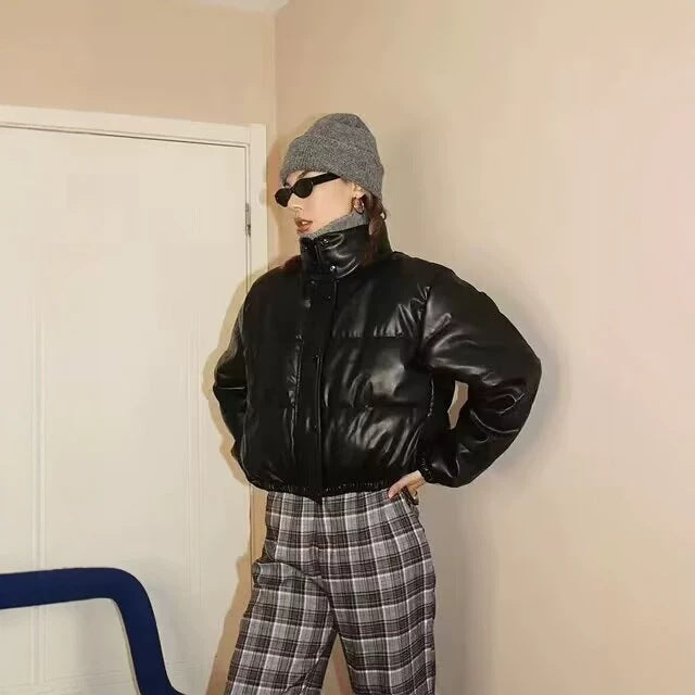 Dam Kort Vadderad Blouson Jacka i Boxig Look med Stå Krage och Elastic Nederkant