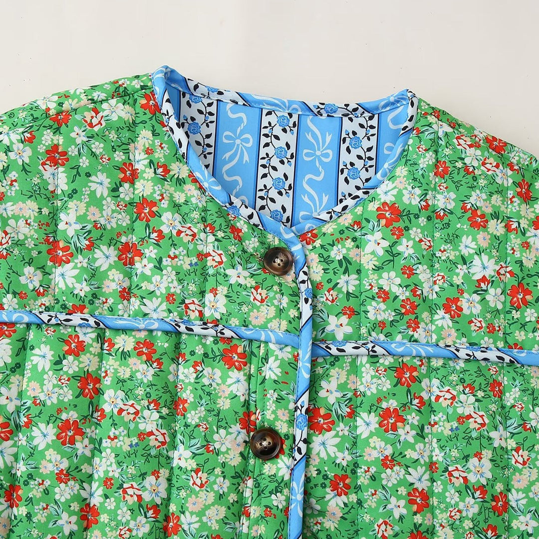 Dam quiltad floral jacka med rund hals, kontrast piping och påsydda fickor