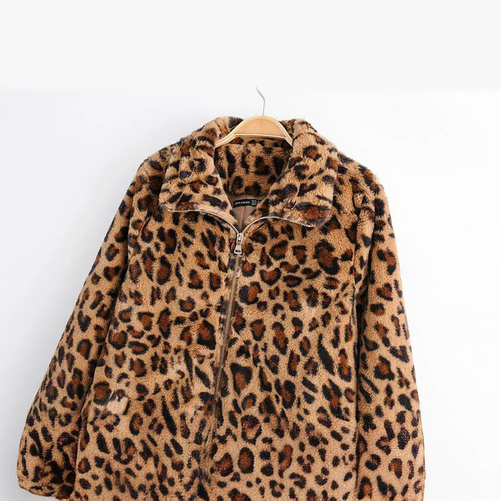 Dam faux fur jacka med leopard tryck, hel zip och elastic fåll