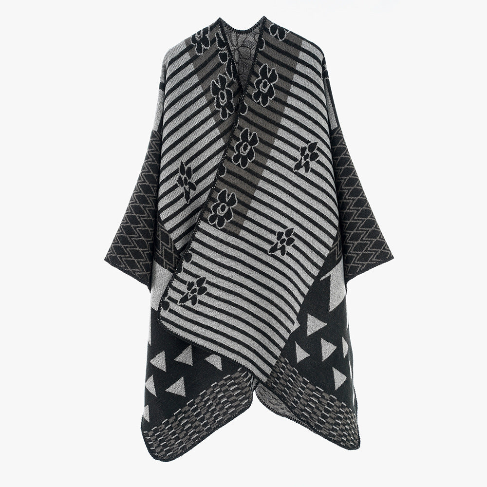 Dam Oversize Jacquard Ruana i Ethno Patchwork design
