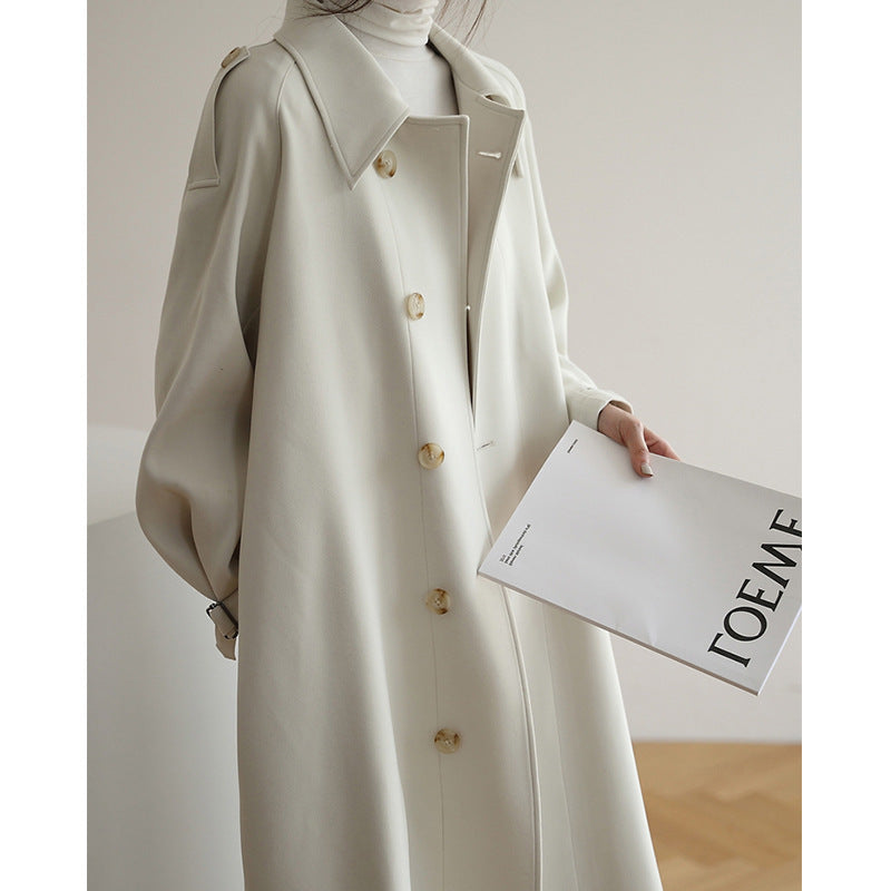 Dam längre minimalistisk trenchcoat in Cocoon skärning med justerbar ärmar