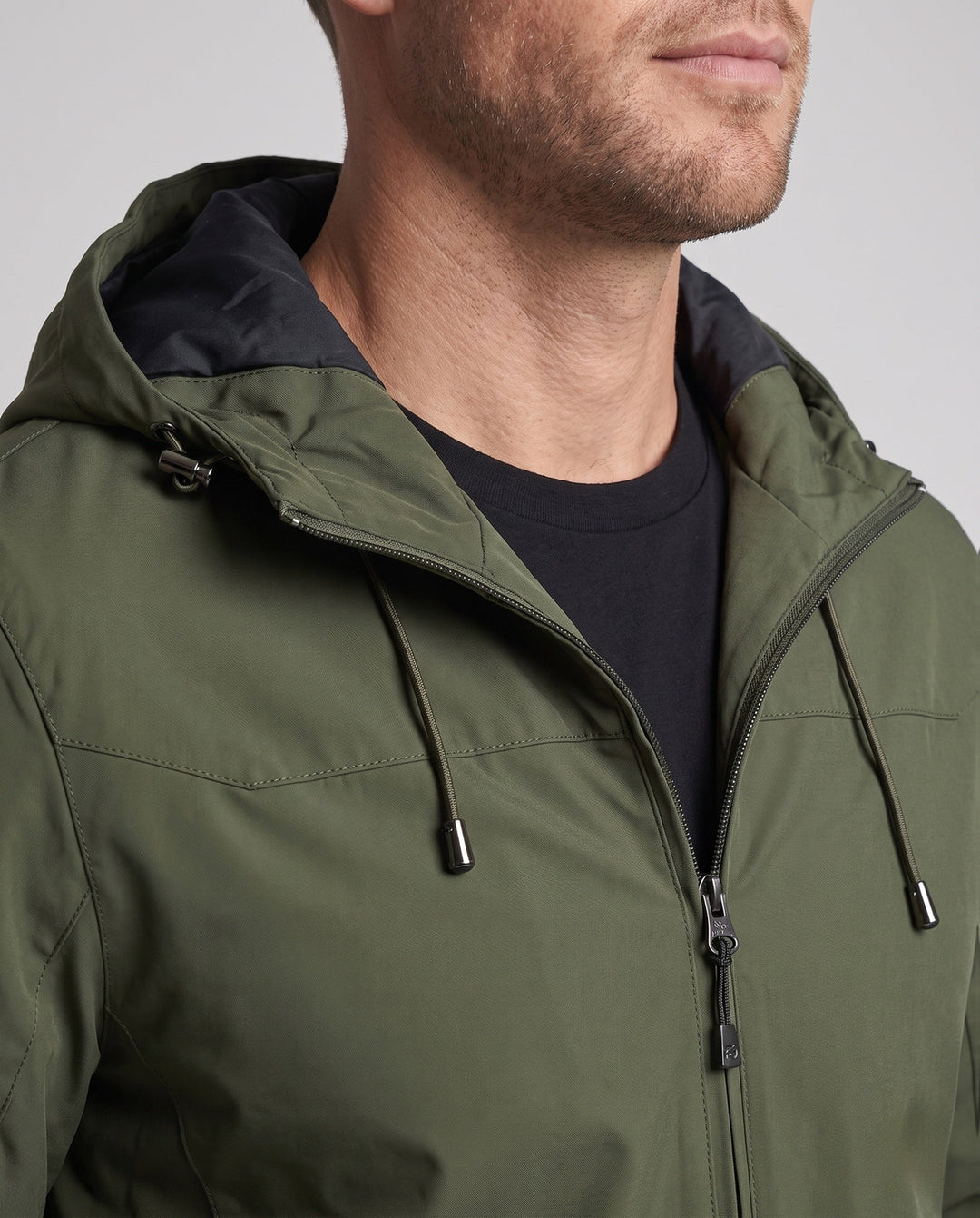 Herr lätt softshell utomhusjacka med justerbar huva, vindtät membran, och fickor med dragkedja