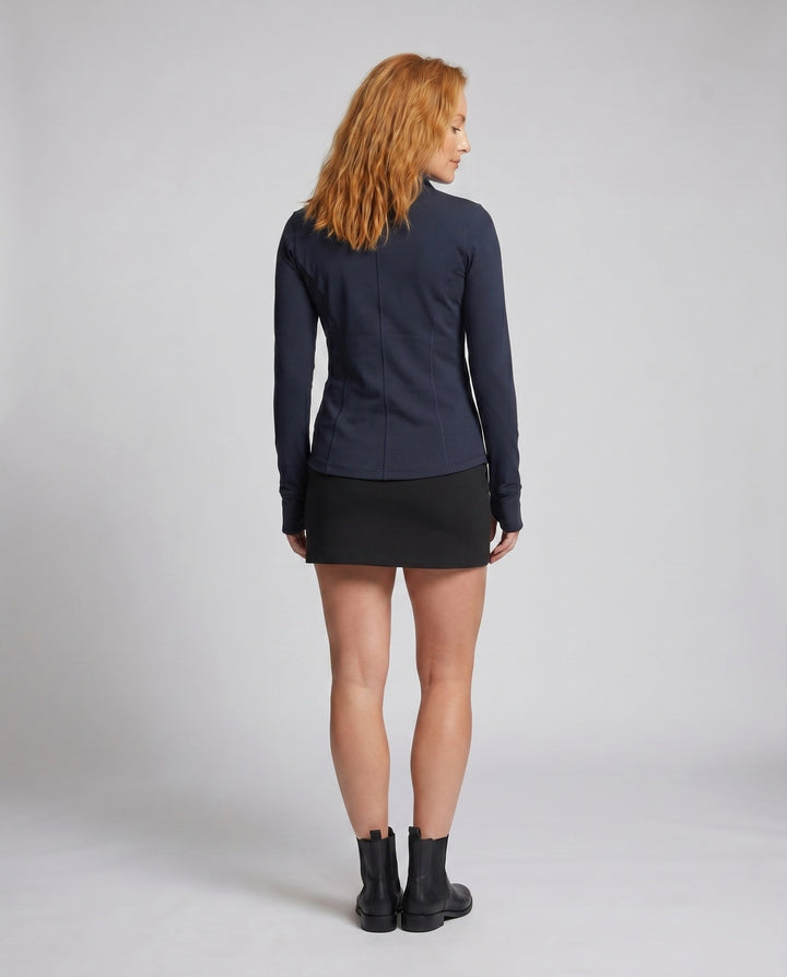 Dam sporty jacka med innovative dragkedja och figure-hugging passform