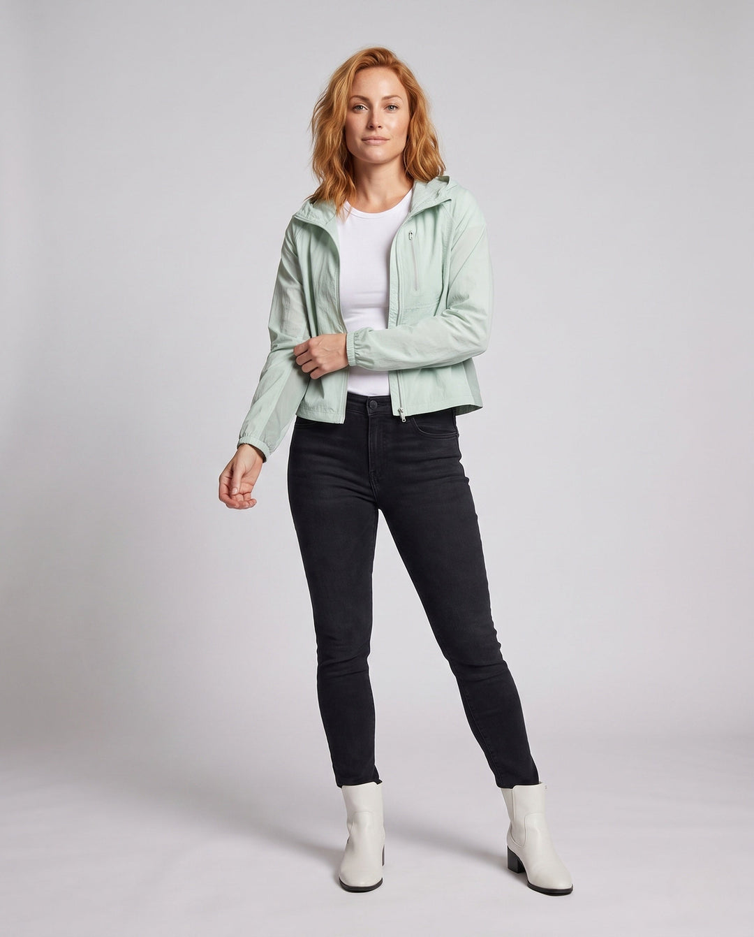 Dam lätt funktionsjacka med stowable huva design