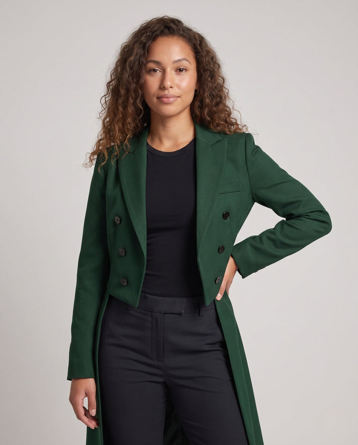 Dam elegant vadderad kappa med asymmetrical fåll och decorative knappar