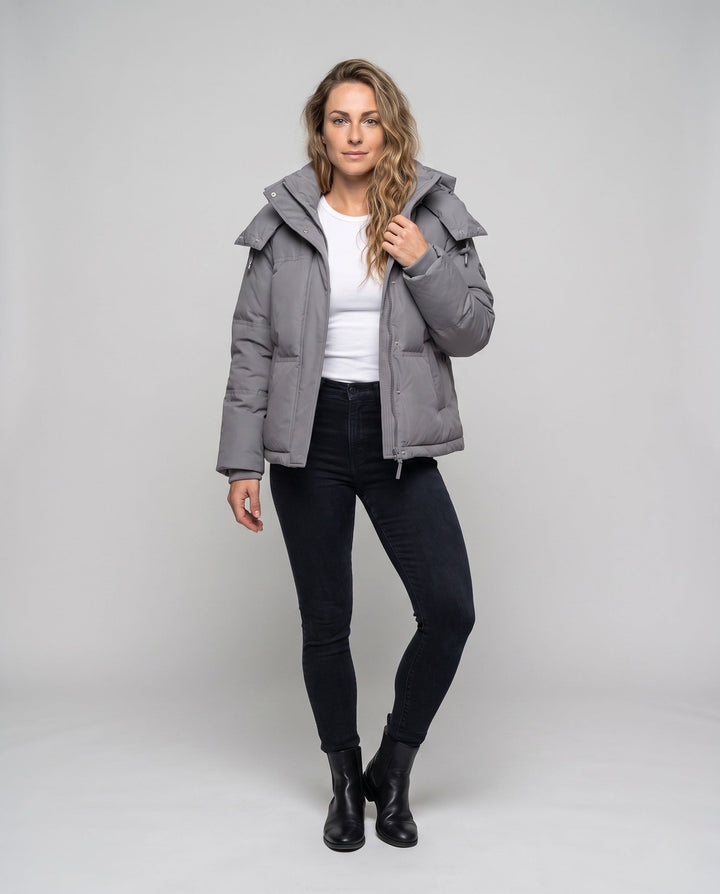 Dam Boxig Vadderad Kort Quiltad Anorak med Ergonomisk Huva Kant och Extra Stora Lock Fickor