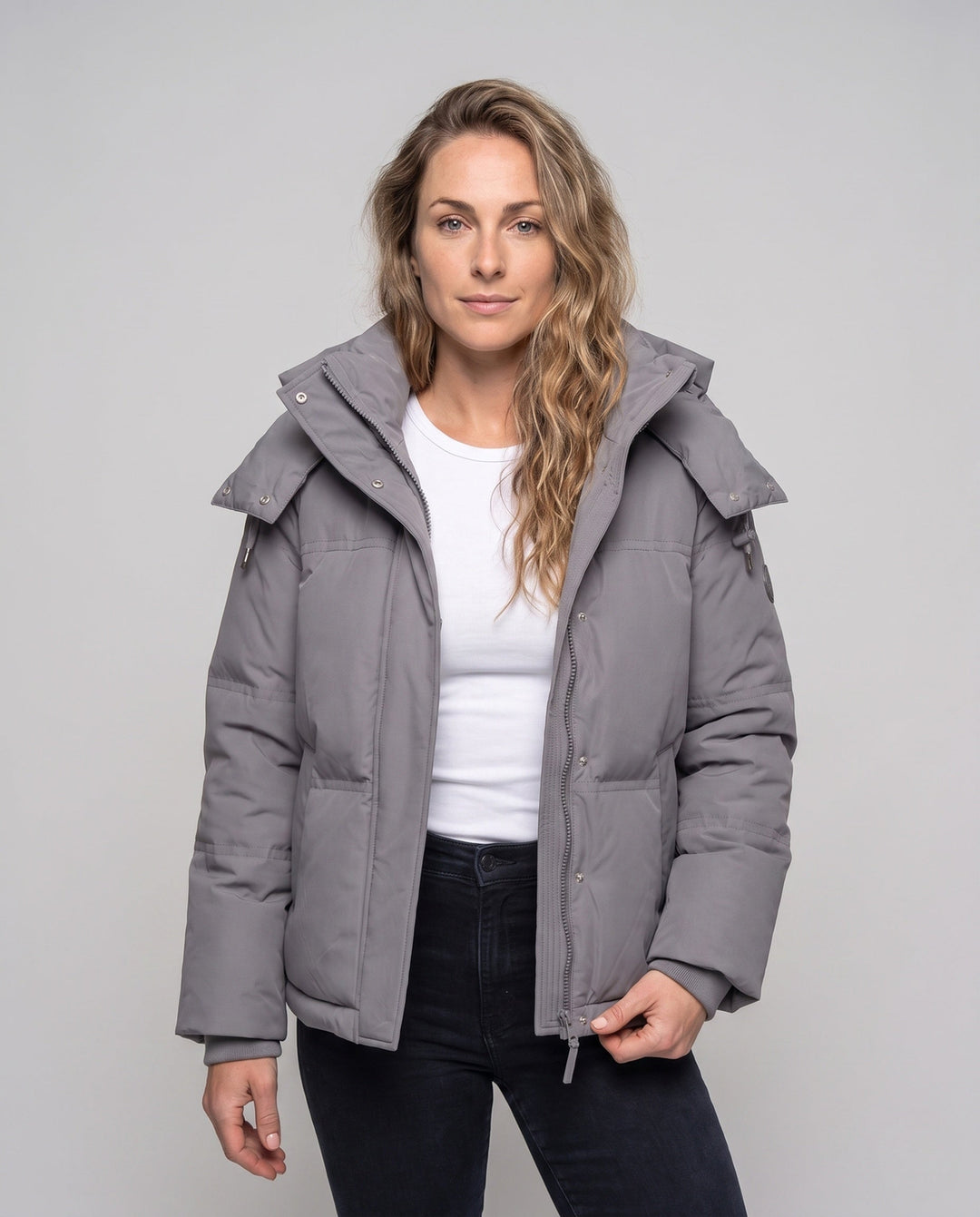 Dam Boxig Vadderad Kort Quiltad Anorak med Ergonomisk Huva Kant och Extra Stora Lock Fickor