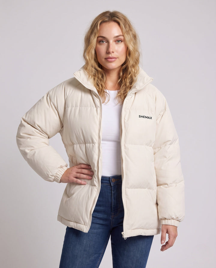 Dam Unlined Boxig Vadderad Jacka med Hög Stå Krage, Raglan Ärmar, och Clean Logo