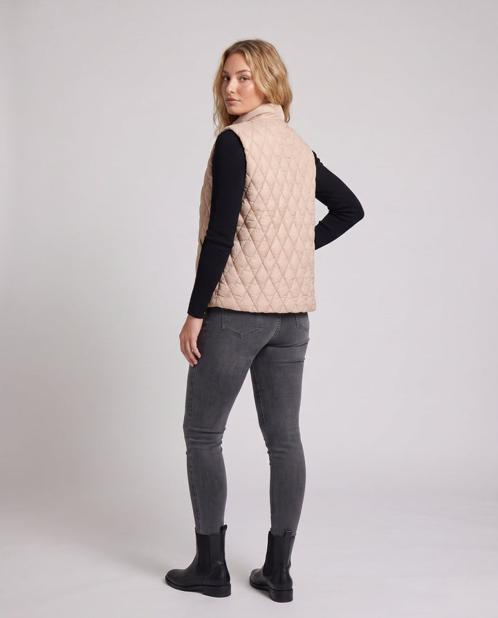 Dam Quiltad Sleeveless Jacka med Mandarin Krage och Dekorativ Knot Closures