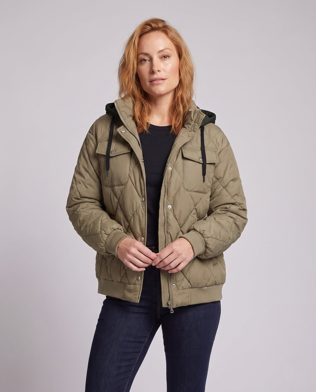 Dam Oversize Kort Jacka med Diamant Quilting, Stå Krage, och Lock Fickor