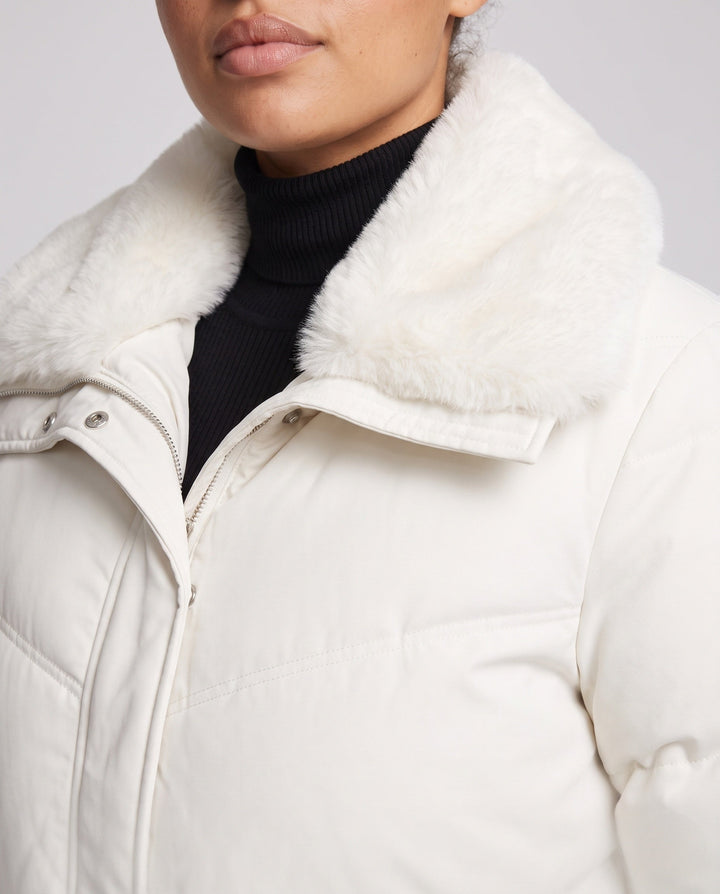 Dam Quiltad Vinterjacka med Belted Waist och Avtagbar Faux Fur Huva