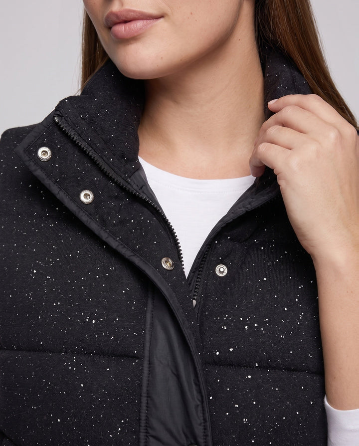 Dam Kort Quiltad Glitter Sprinkle Väst med Hög Stå Krage och Läderlook Nederkant