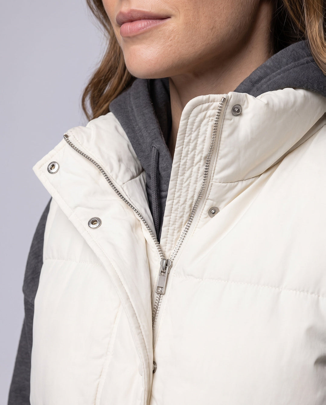 Dam Kort Quiltad Puffer Väst med Drawstring Nederkant, Tryckknapp Knapp och Dragkedja Front