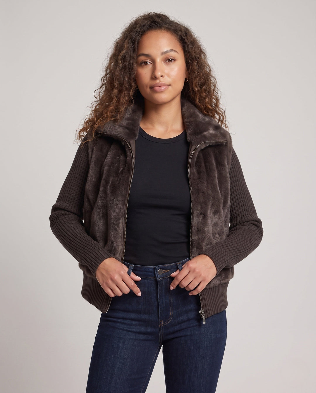 Dam Kort Faux Fur Väst i Layered Look med Ribbed Stickad Nederkant