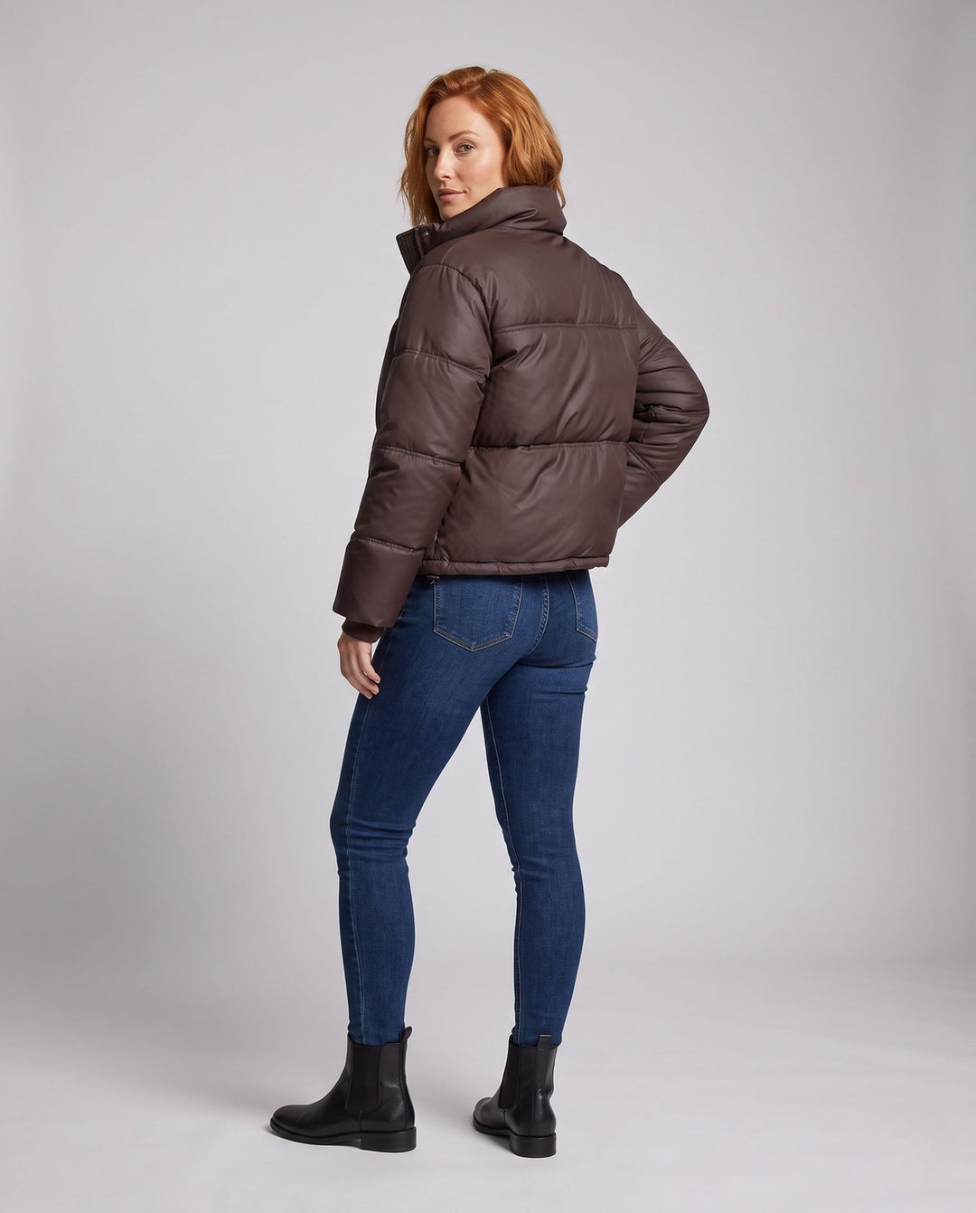 Dam Kort Boxig Puffer med Ergonomisk Stå Krage och Dold Tryckknapp Knapp Knäppning