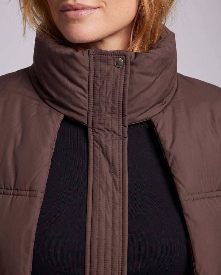 Dam Kort Boxig Puffer med Ergonomisk Stå Krage och Dold Tryckknapp Knapp Knäppning