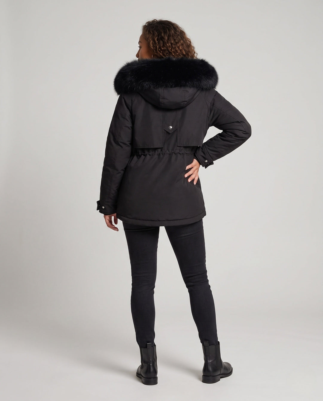 Dam Kort Isolerad Utility Parka med Modular Cargo Fickor och Voluminous Fur Krage