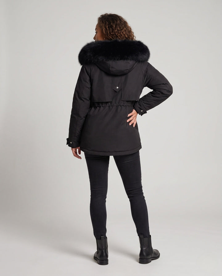 Dam Kort Isolerad Utility Parka med Modular Cargo Fickor och Voluminous Fur Krage