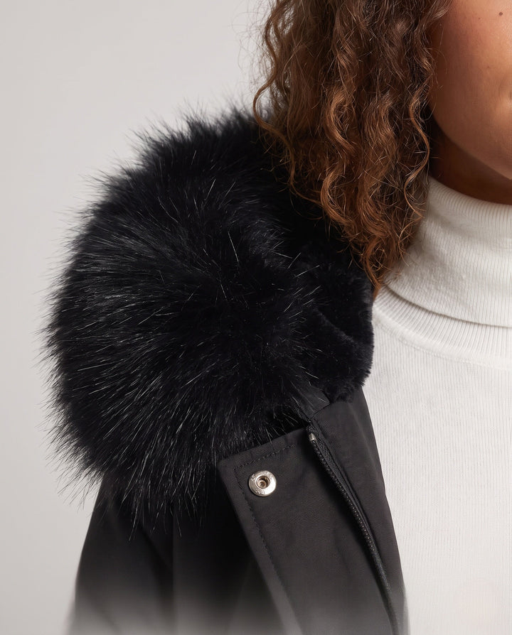 Dam Kort Isolerad Utility Parka med Modular Cargo Fickor och Voluminous Fur Krage