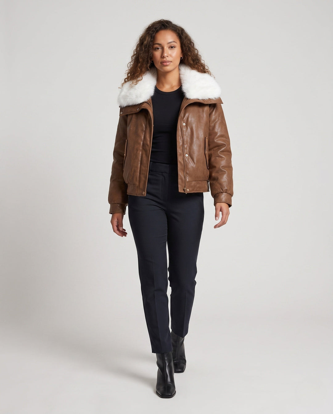 Dam Kort Lambskin Imitation Aviatorjacka med Voluminous Faux Fur Krage