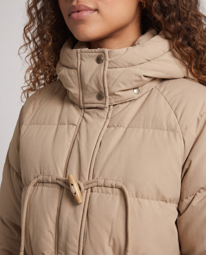 Dam Kort Oversize Vinter Parka med Voluminous Termisk Padding, Hög Stå Krage, och Extra Stora Lock Fickor
