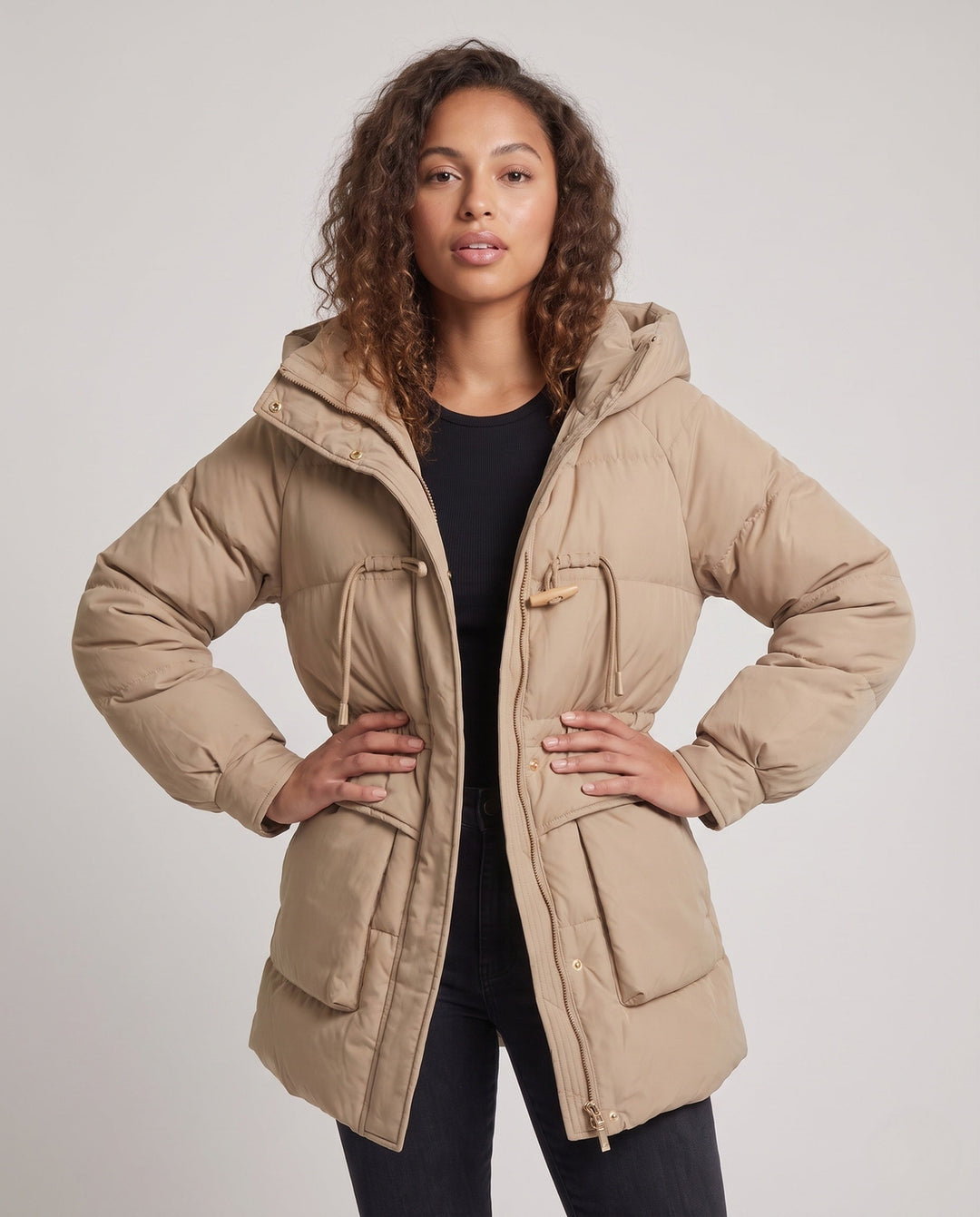 Dam Kort Oversize Vinter Parka med Voluminous Termisk Padding, Hög Stå Krage, och Extra Stora Lock Fickor