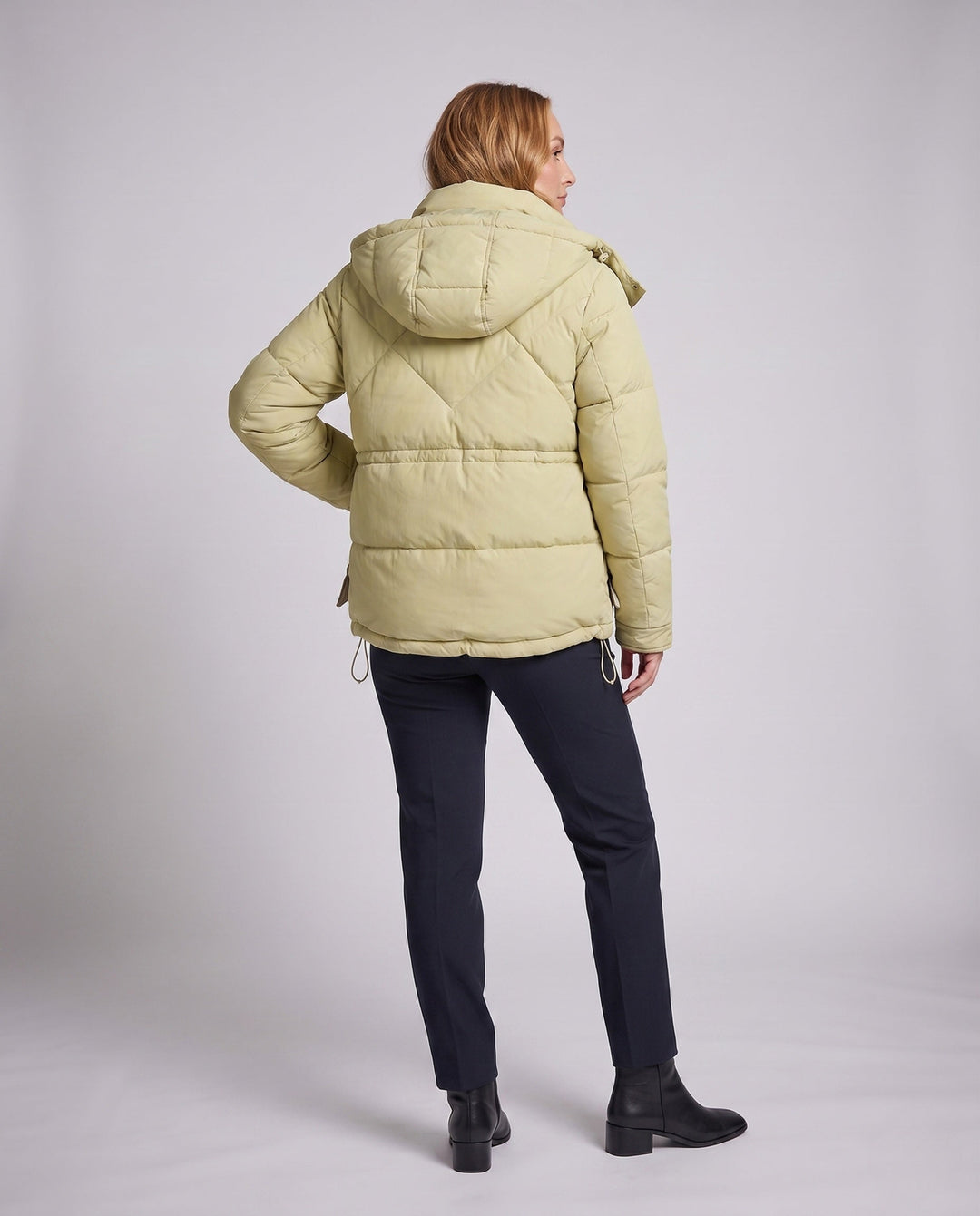 Dam Kort Thermo Parka med Oversize Huva, Lock Fickor, och Side Dragkedja Details