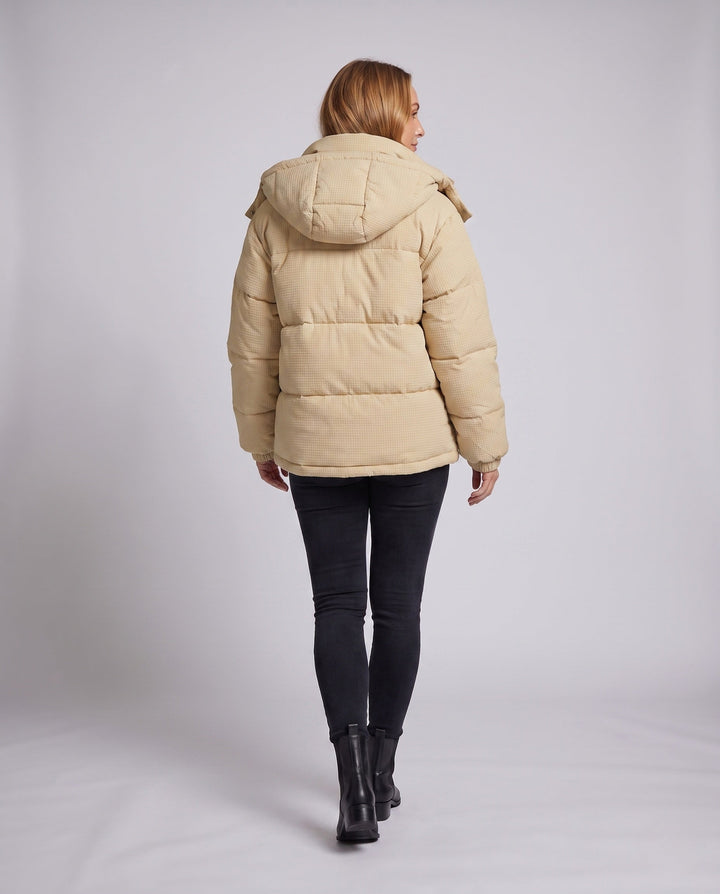 Dam Kort Thermo Puffer med Structured Micro-Check Quilting och Ergonomisk Huva Krage