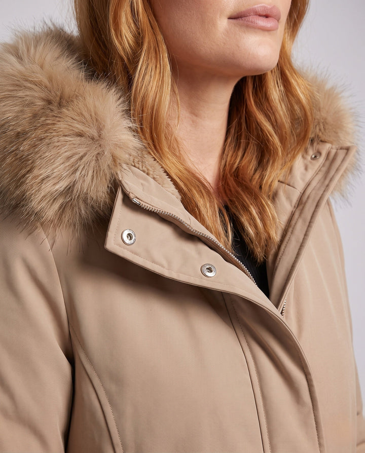 Dam Longer Vadderad Vinter Parka med Avtagbar Fur Huva och Waist Belt
