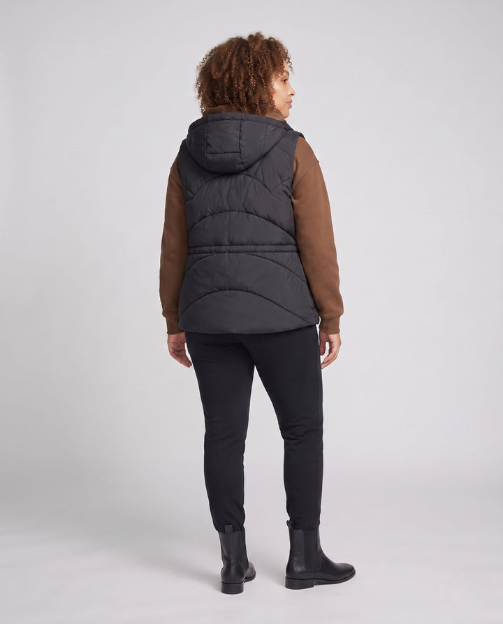 Dam Lätt Termisk Quiltad Väst med Integrated med Huva Inner Krage, Multifunctional Outer Fickor, och Justerbar Drawstring.