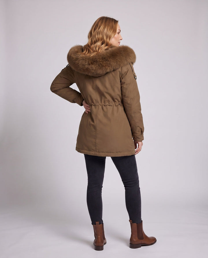 Dam Modern Utility Parka med Extra Stora Krage i Fur Look och Funktionell Flerfärgad-Fickor