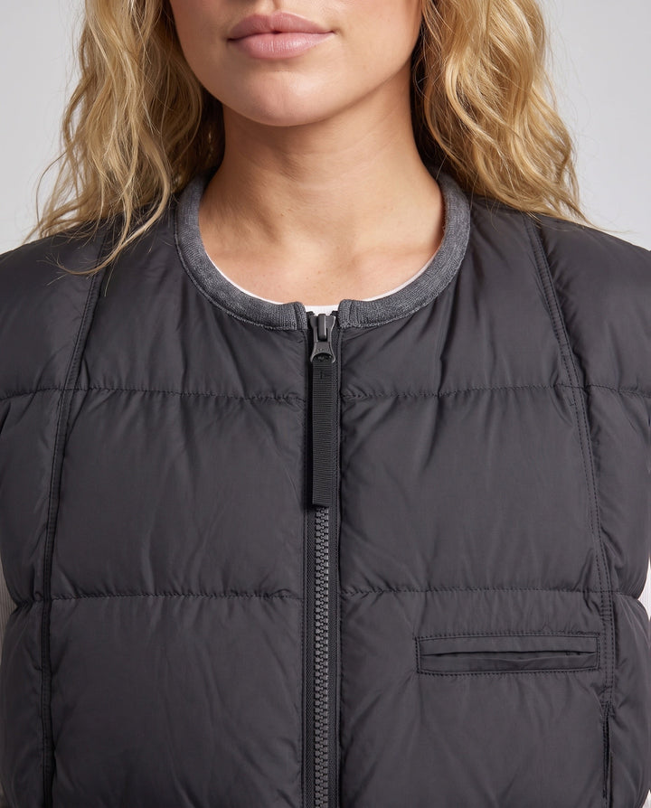 Dam Ultra-Lätt Vadderad Sleeveless Thermoväst med Round Neckline, Square Quilting, och Justerbar Drawstring Nederkant.